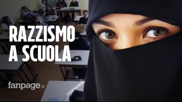 Esperimento Sociale – Il Prof razzista attacca studentessa musulmana. La reazioni dei compagni… E se alla fine del video vi scappa la lacrimuccia non vergognatevi: siete ancora umani…!